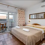 Ana S Bazenom I Panoramskim Pogledom Na Selce