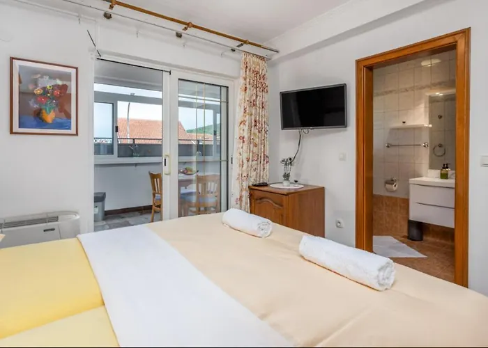 Ana S Bazenom I Panoramskim Pogledom Na بيت ضيافة 4*