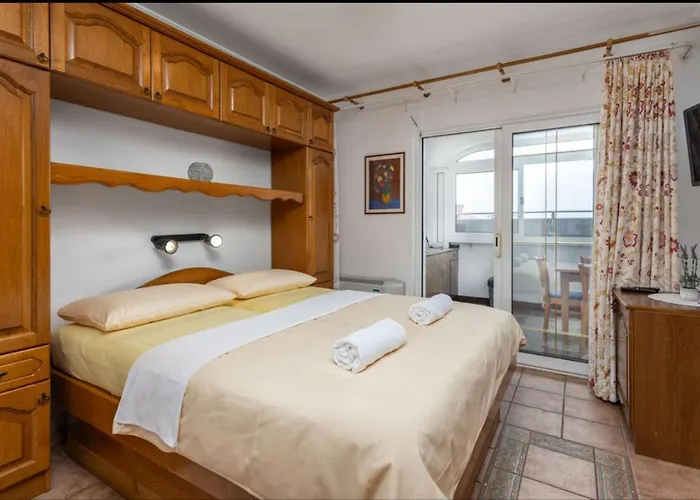 Ana S Bazenom I Panoramskim Pogledom Na بيت ضيافة