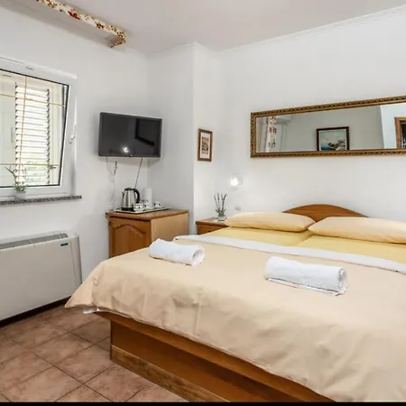 Ana S Bazenom I Panoramskim Pogledom Na Maison d'hôtes Selce