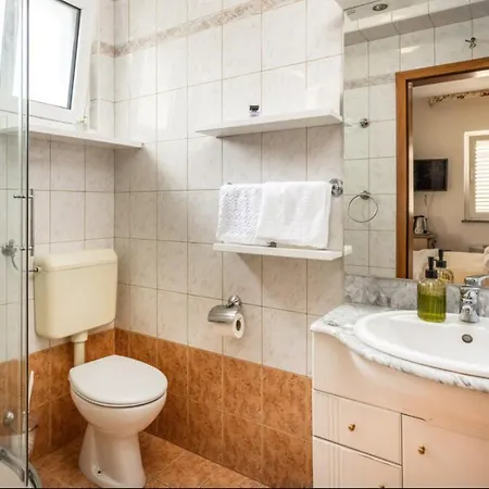 Maison d'hôtes Ana S Bazenom I Panoramskim Pogledom Na Selce